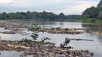 Warga Pali Sebut Banjir Disebabkan Tumpukan Sampah di Sungai Lematang