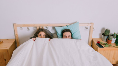 Kenalan dengan Gaya Bercinta Cowgirl, Bikin Bunda Punya Kendali Penuh Selama 'Permainan'