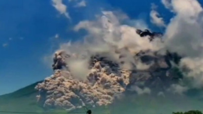 Abu Vulkanik Gunung Merapi Mengarah ke Barat Laut, Pos Pantau Babadan Mulai Terdampak Abu Tebal