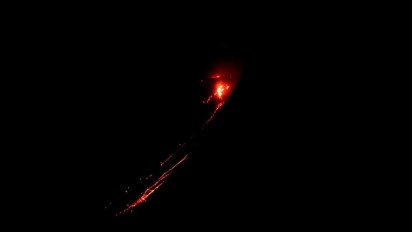 Gunung Semeru Semburkan 4 Kali Guguran Lava Pijar 1.000 Meter Ke Arah Besuk Kobokan, Warga Makin Siaga