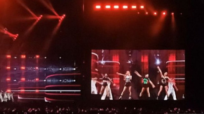 Hari Pertama Konser, BLACKPINK Kepanasan Dengan Udara Jakarta