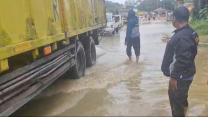 Hujan 12 Jam, Jalan Lintas Timur Palembang-Jambi Terendam Banjir