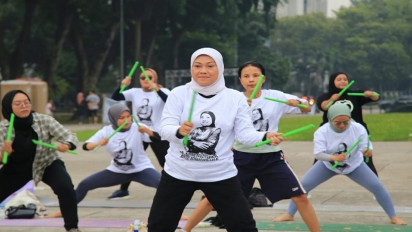 Menaker Senam Bareng Ibu-ibu di Lapangan Banteng, Ida Fauziyah: Tingkatkan Produktivitas Kerja