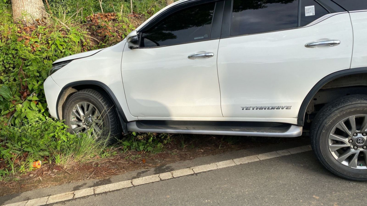 Adu Kambing, Mobil Wakil Bupati Mukomuko Bengkulu Ringsek
            - galeri foto