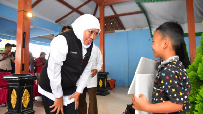 Gubernur Khofifah Serahkan Bantuan Korban Tanah Longsor di Ngebel, Ponorogo, Mulai Rumah, Beasiswa dan Hewan Ternak