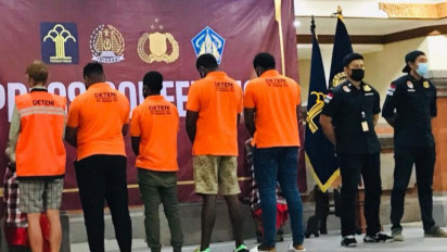 Terbukti Menyalahi Izin Tinggal, Kemenkumham Bali Kembali Deportasi Empat WNA Nigeria dan Satu Warga Rusia