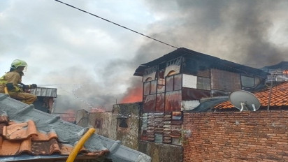 Api Melalap Sejumlah Rumah di Perumahan Padat Penduduk Jakarta Pusat