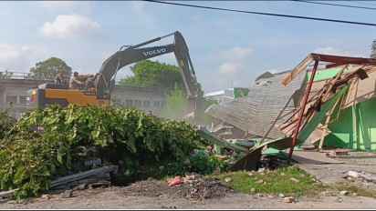 20 Tahun Lebih Dibiarkan, Puluhan Bangunan di Deliserdang Diratakan untuk PON 2024