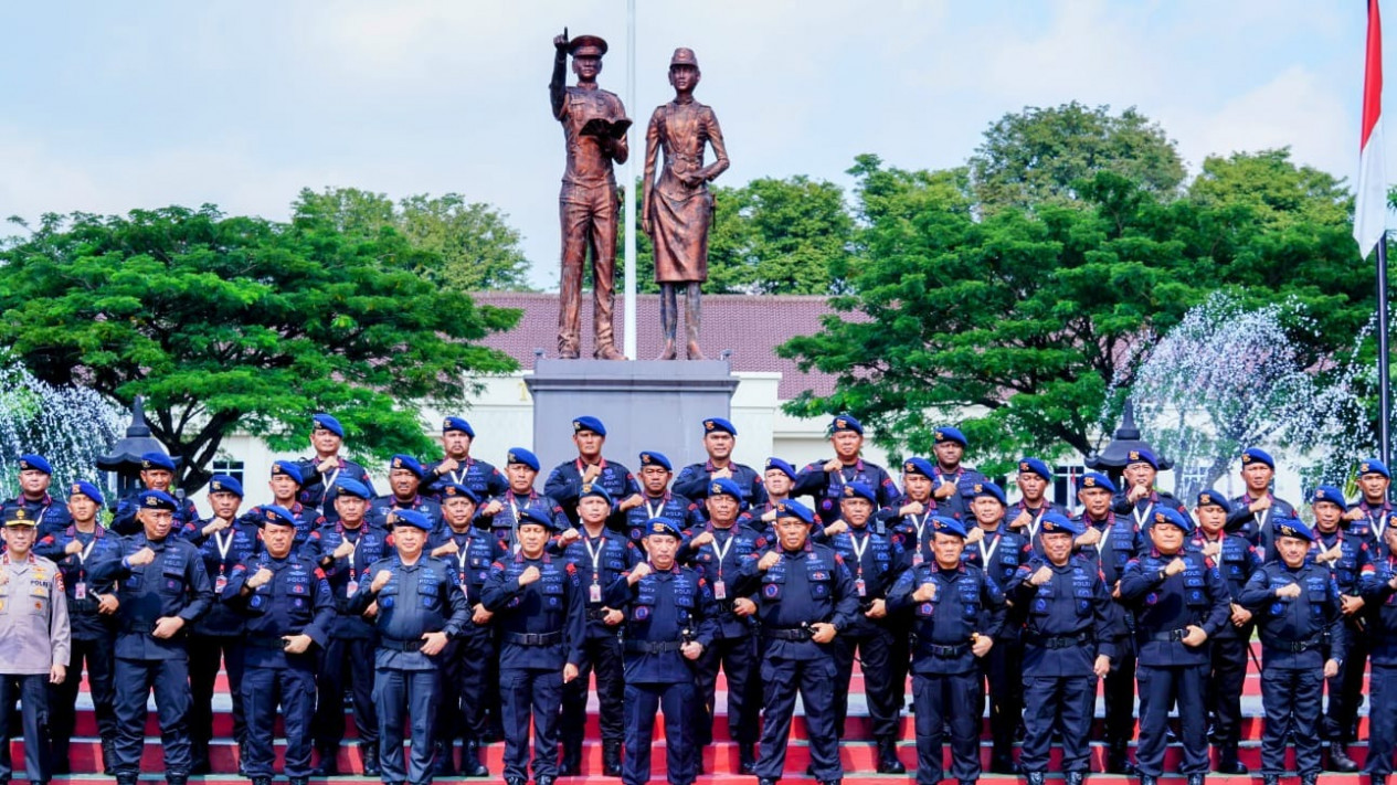 Buka Rakernis Brimob, Kapolri: Amankan Agenda Nasional Hingga Internasional
            - galeri foto