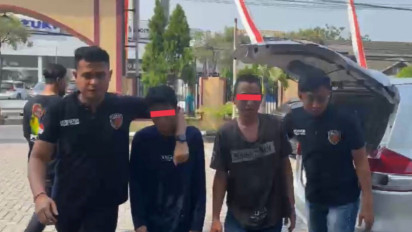 Dua Orang Kawanan Copet Modus Lempar Petasan di Kerumunan Massa, Diamankan di Mapolsek Kebomas Gresik