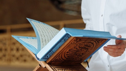 Al-Qur'an Rusak Harus Dibakar? Bagaimana Hukumnya dalam Islam?
