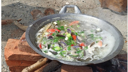 Lezat! Sup Remis Sayur Katu di Seluma