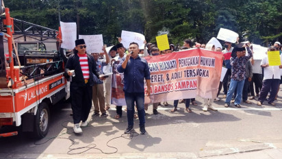 Massa Aliansi Masyarakat Sampang Bersatu Kepung Kejati Jatim, Tuntut Kelanjutan Kasus Dugaan Korupsi Bansos Dana Desa