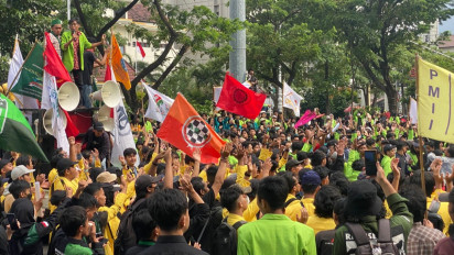 Ratusan Mahasiswa di Semarang Demo Tolak Perppu Cipta Kerja, Ini Tiga Tuntutannya