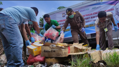183 Koli Box Berisi Makanan Ringan, Daging Ikan hingga Daging Babi Dimusnahkan