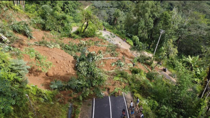 Longsor Tutup Badan Jalan Poros Sereale–Rantepao, Lumpuhkan Jalur Trans Sulawesi
