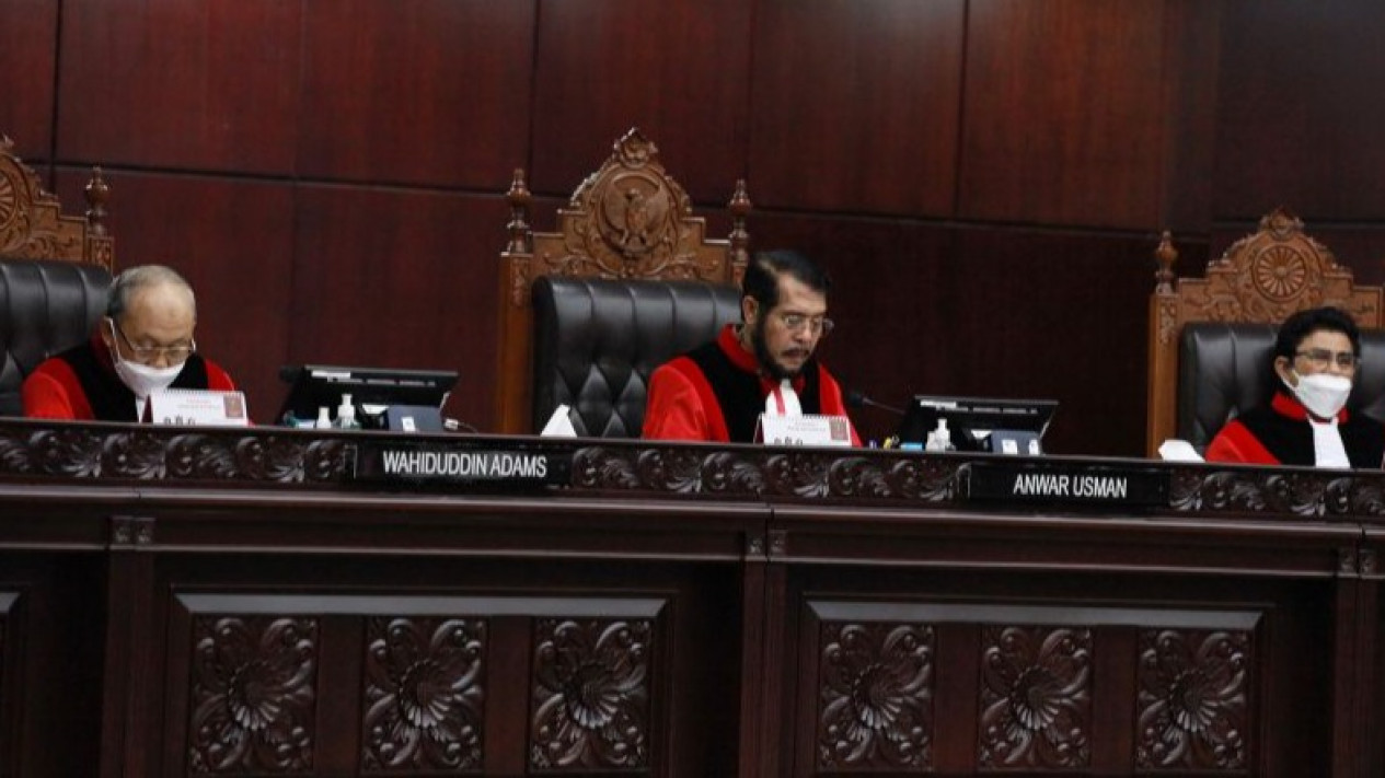 Siapa Anwar Usman Ipar Jokowi yang Terpilih Jadi Ketua MK 2 Periode?
            - galeri foto