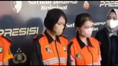 Meliuk-liuk Tanpa Busana di Aplikasi Dream Live, 2 Cewek Ini Dapat Cuan Rp6 Juta-Rp15 Juta