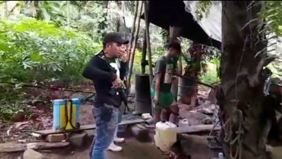 Polisi Gerebek Dua Pabrik Pembuatan Miras Cap Tikus