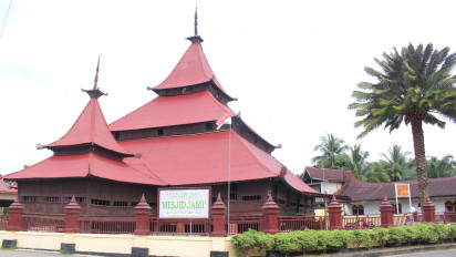 Dibangun Tanpa Paku, Masjid Jami’ Air Tiris Kampar Masih Berdiri Kokoh di Usia Ratusan Tahun