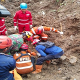2 Korban Longsor Bogor Ditemukan, Nenek dan Cucu Posisinya Saling Berdekatan