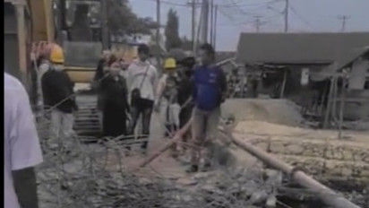 Viral! Perempuan Mengamuk karena Jembatan Dibongkar tapi Tidak Ada Jalan Alternatif