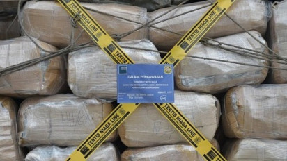 730 Bal Pakaian, Sepatu dan Tas Bekas Impor Senilai Rp10 Miliar Dimusnahkan