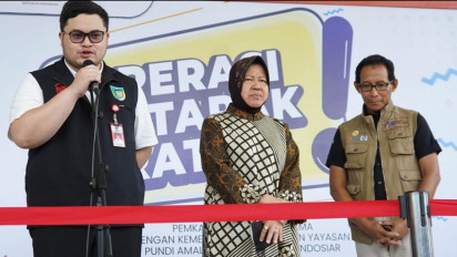 Mas Dhito Bersama Mensos Risma Semangati Warga Penerima Layanan Operasi Katarak Gratis