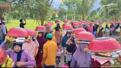 Sambut Bulan Ramadhan, Ratusan Masyarakat Suku Sasak Bawa 1001 Tebolaq Beaq
