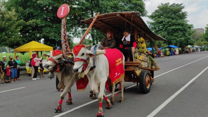 Parade Cikar Tranportasi Jadul Menyambut Ramadhan Digelar di Kediri