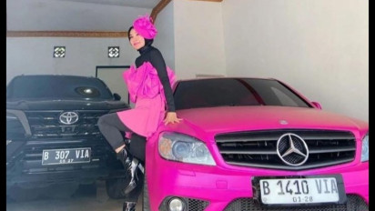 Foto-foto Istri Pejabat Kemensetneg Pamer Harta Kekayaan, Ajib! Ada Karangan Bunga Uang Kertas...