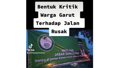 Baliho Kritik Ridwan Kamil Mejeng Di Jalan Raya Leles Garut, "Jalan Rusak, Rakyat Celaka"