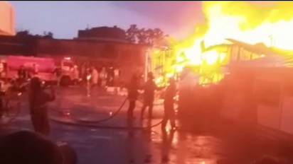 Kebakaran Hebat Landa Enam Los di Pasar HPKP Cikurubuk Kota Tasikmalaya