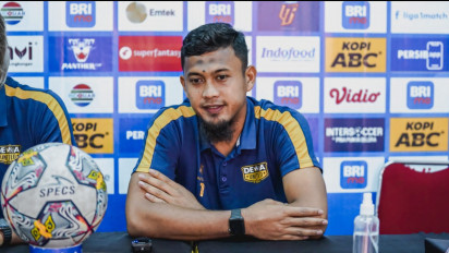 Temu Mantan, Kiper Dewa United Hindari Kebobolan dari Persib Bandung
