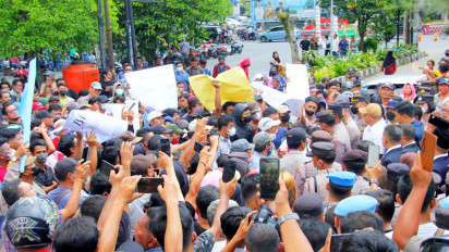 Disebut Langgar Sumpah Jabatan dan Hanya Mementingkan Orang Terdekat, Ratusan Massa Minta DPRD Makzulkan sang Wali Kota