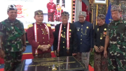 Sambangi Madura, Jenderal Dudung Dapatkan Anugerah Gelar Kehormatan Kesultanan Bangkalan