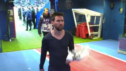 Messi Dicemooh Fans PSG, Masuk Ruang Ganti Tanpa Pamit