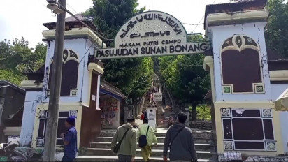 Jelang Ramadhan, Peziarah Padati Wisata Religi Pasujudan Sunan Bonang di Rembang