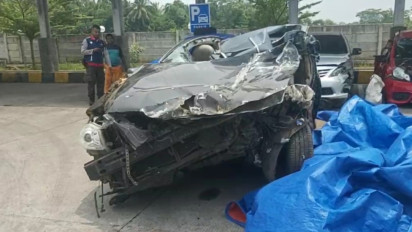 Foto-Foto Kondisi Mobil Toyota Camry yang Dikendarai Keluarga Syabda Perkasa Belawa usai Kecelakaan Maut