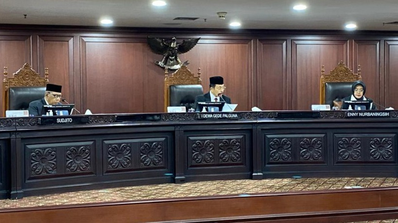 Majelis Kehormatan MK Putuskan Hakim Guntur Hamzah Pelaku Skandal Sulap Putusan 103
            - galeri foto