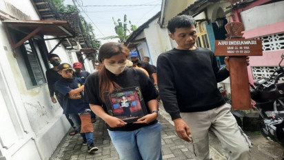 Isak Tangis Keluarga Pecah, Saat Jenazah Ayu Indrawari Korban Mutilasi Sleman Tiba di Rumah Duka