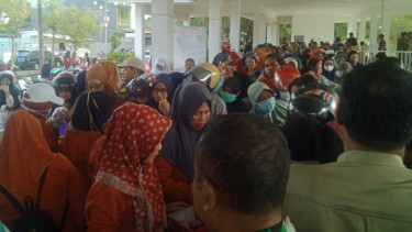 Pasar Murah Jelang Ramadhan di Lapangan Ahmad Kirang Diserbu Warga