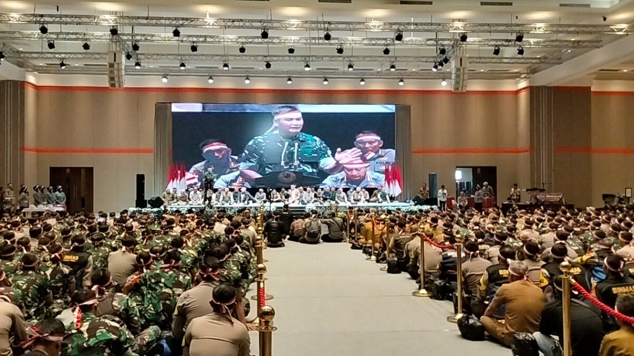 Gubernur Jabar, Kapolda dan Pangdam III Siliwangi Serukan Waspada "Hoax" Jelang Pemilu Serentak 2024
            - galeri foto