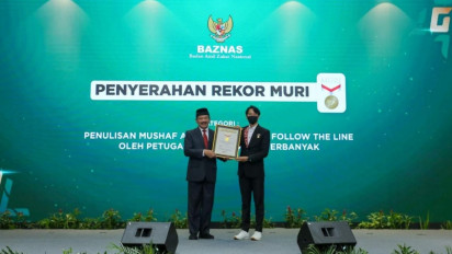 BAZNAS Raih Rekor MURI Penulisan Al-Qur'an oleh 1.000 Amil