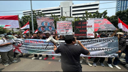 Aksi Demo Tolak IPO Amman Mineral, Amanat KSB Minta OJK dan BEI Tolak Izin IPO