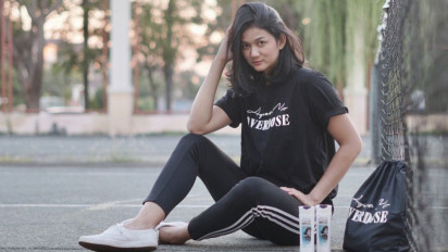 7 Gaya Necis Maya Kurnia Indri, Atlet Voli Cantik yang Tergila-gila dengan Persebaya