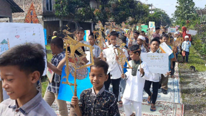 Sambut Ramadhan, Ratusan Siswa di Boyolali Gelar Karnaval Budaya Membawa 144 Tokoh Wayang