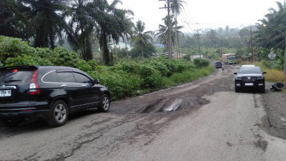 Waspada! 1 Kilometer Jalan By Pass Padang Sidempuan Rusak Berat, Sopir: Sudah Lama Jalan Dipenuhi Lubang