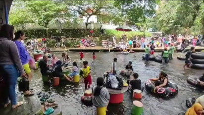 Tradisi Padusan Jelang Ramadhan, Ratusan Warga Padati Sungai Muncul Kab. Semarang