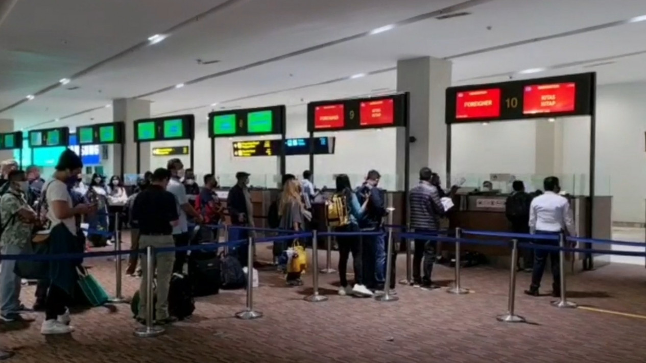 Imigrasi Bantah Periksa Barang Bawaan Alissa Wahid di Bandara Soekarno-Hatta
            - galeri foto